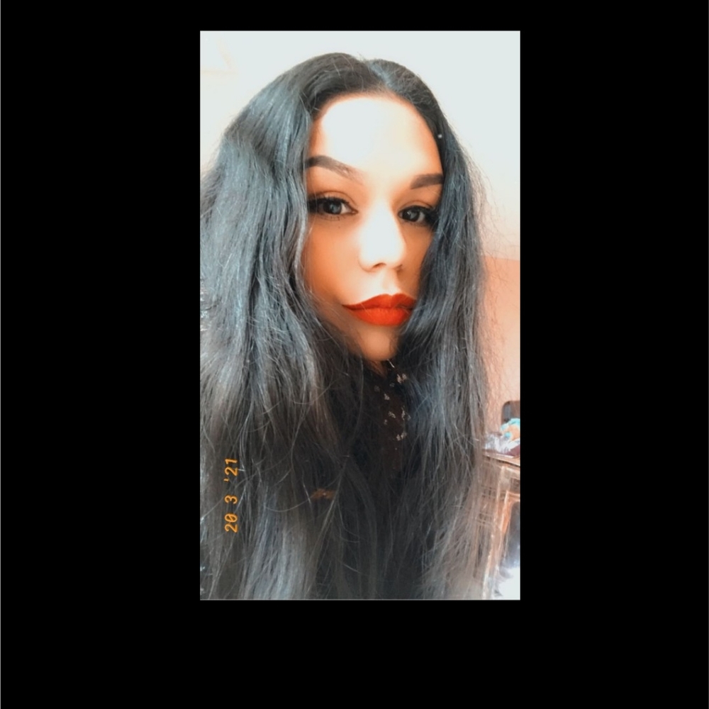 Meet your Posher, Saida